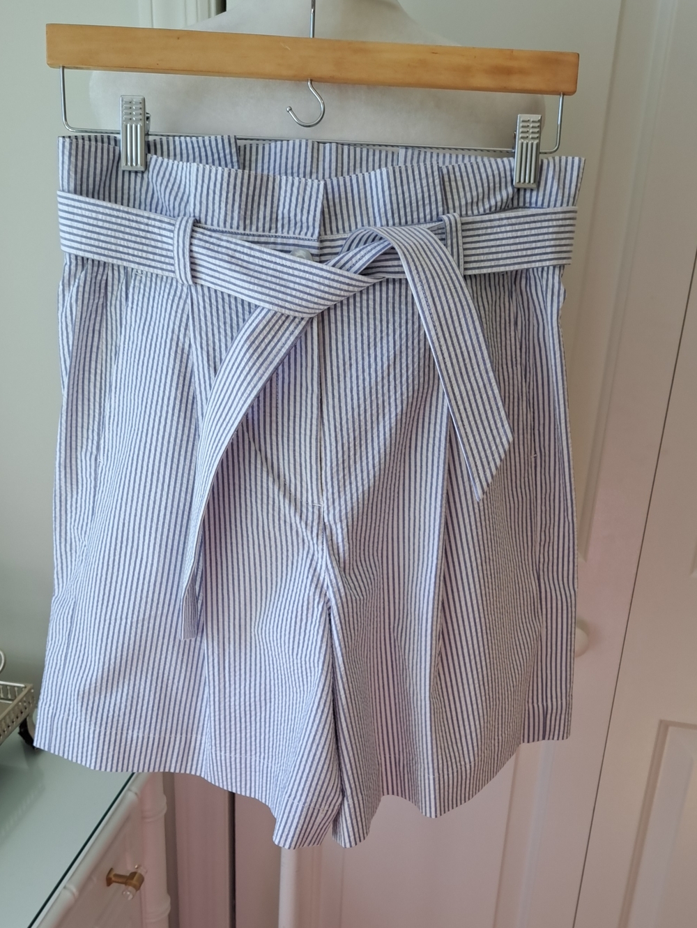 NWOT Brooks Brothers Womens 7" Seersucker Paper Bag Bermuda Shorts Sash/Zip 2